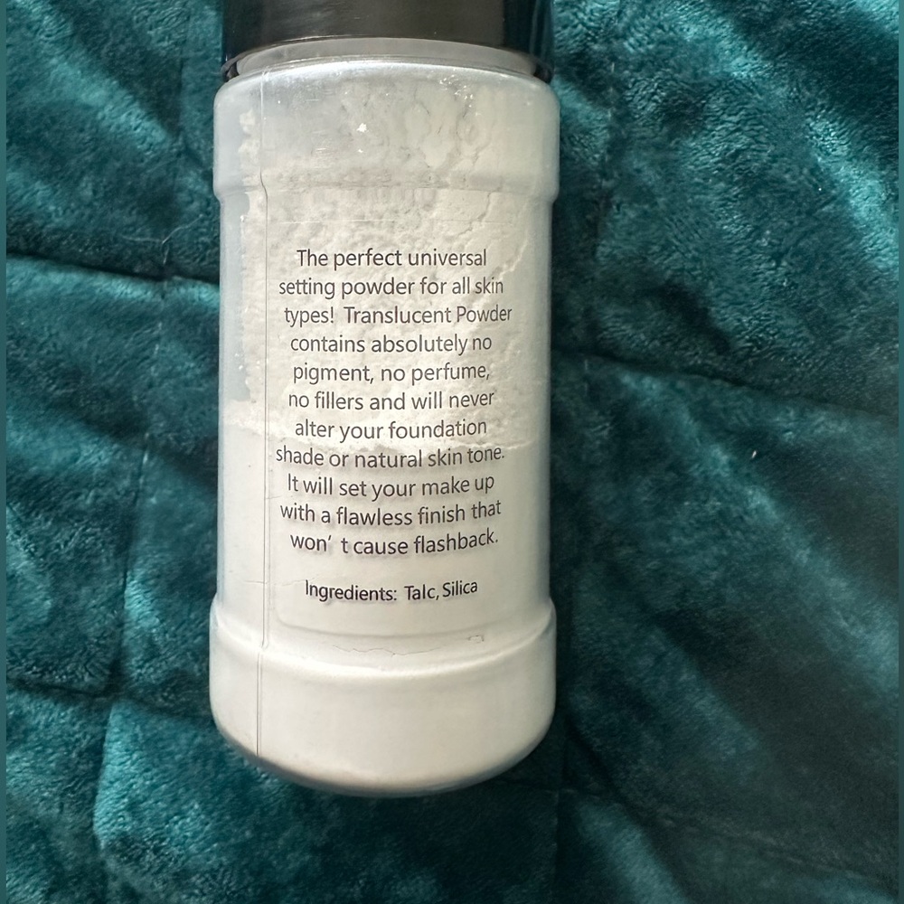 RCMA Makeup No Color Powder - Picture 3 of 3